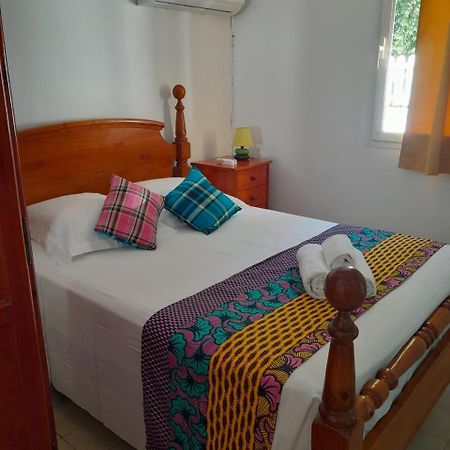 Maison Creole Chaleureuse Avec Stationnement Le Gosier  Esterno foto