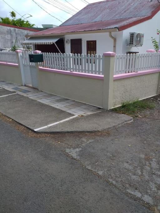 Maison Creole Chaleureuse Avec Stationnement Le Gosier  Esterno foto