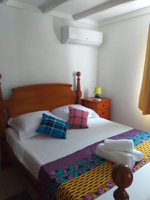 Maison Creole Chaleureuse Avec Stationnement Le Gosier  Esterno foto