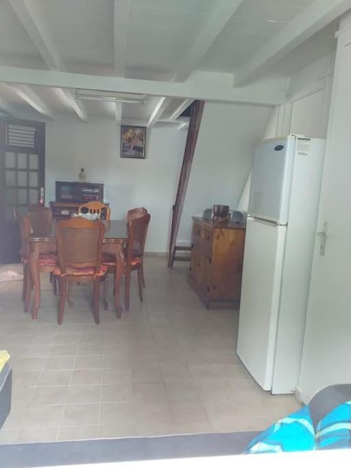 Maison Creole Chaleureuse Avec Stationnement Le Gosier  Esterno foto
